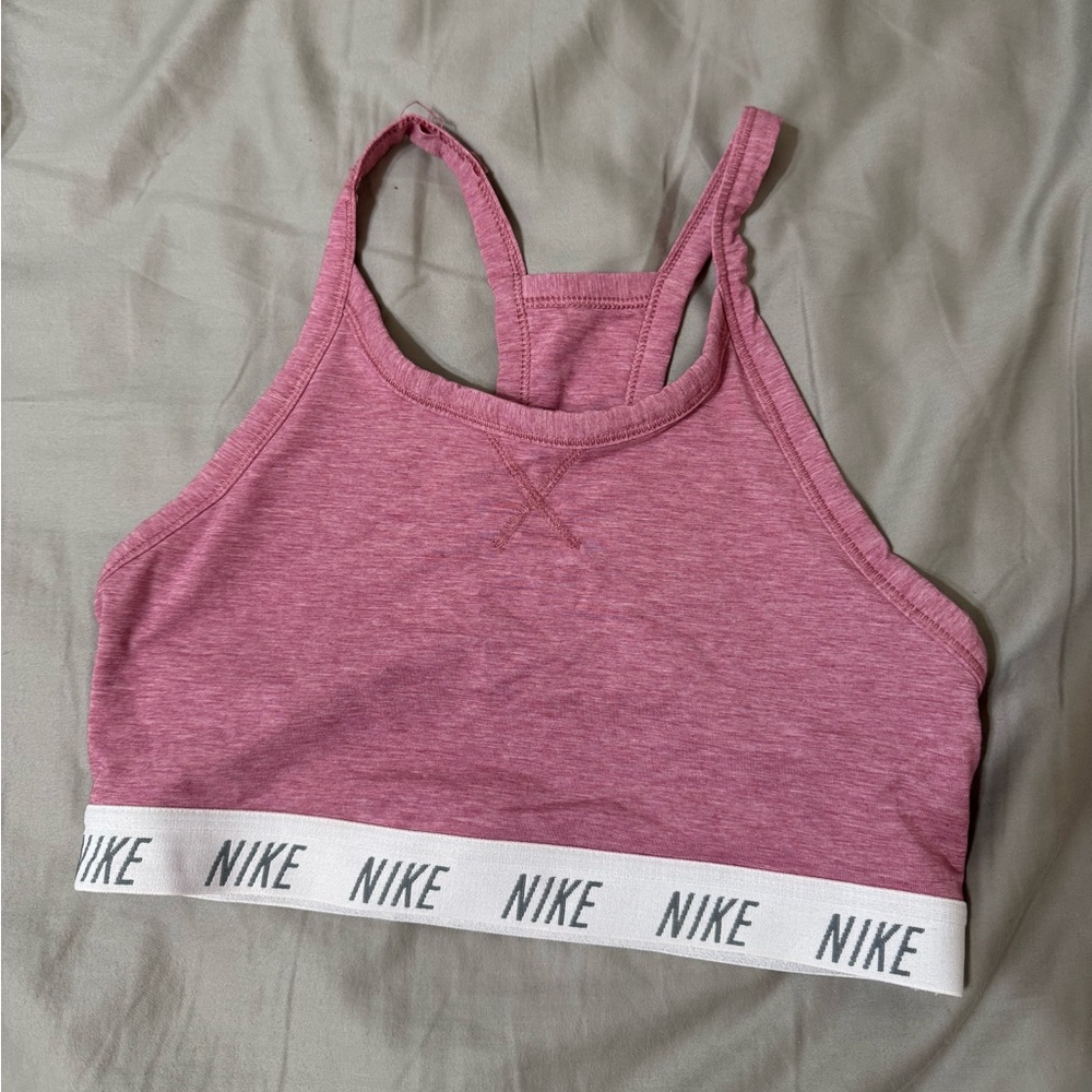 Nike Swoosh Sports Bra Medium Support in Berry